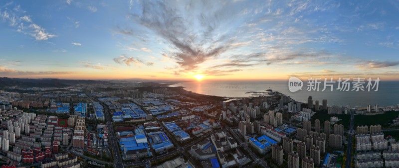 航拍威海高区西海岸晚霞火烧云180度全景