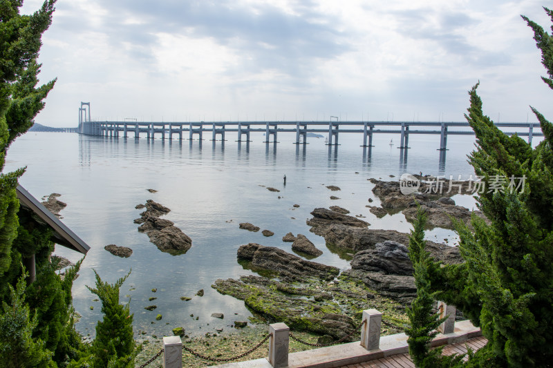 辽宁大连黑石礁公园与跨海大桥