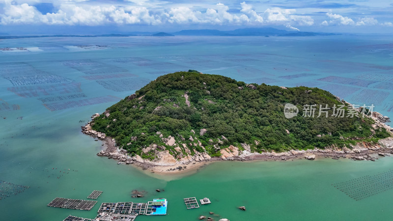 海上岛屿海岛大海海洋风光航拍图