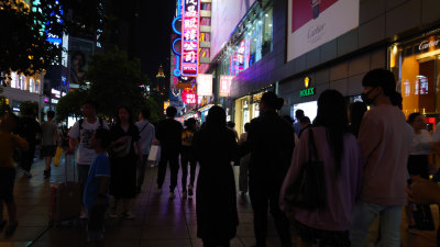 上海南京路步行街繁华夜晚