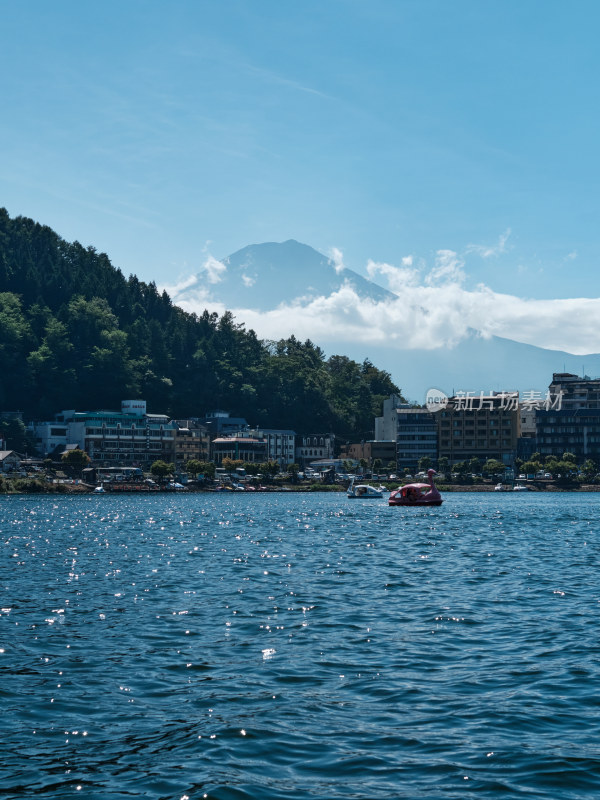 富士山 河口湖的波光粼粼