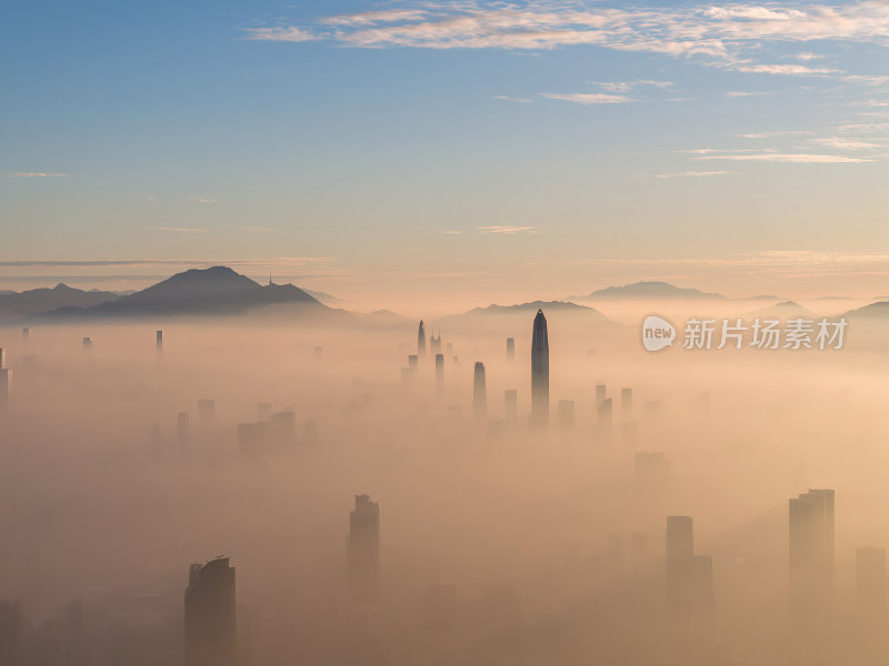 深圳福田CBD大湾区城市天际线上的薄雾