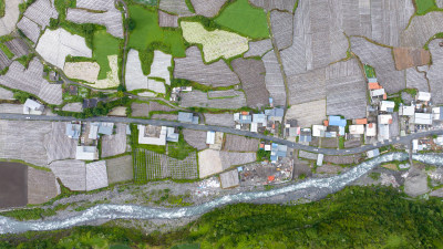 川西阿坝理小路自驾途中的理县朴头镇罗沟村