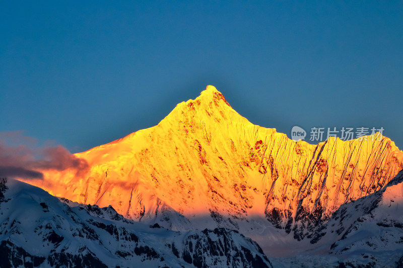 梅里雪山日照金山自然风景