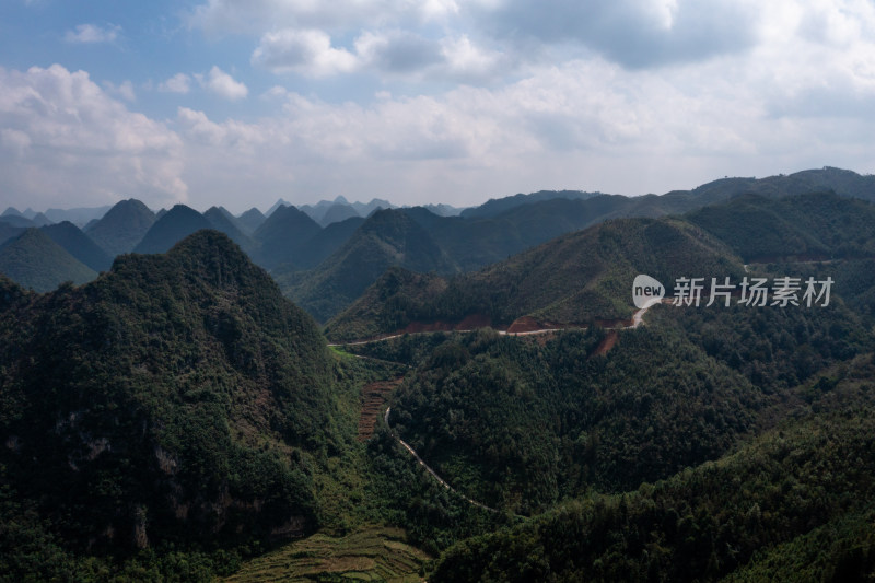 山脉 山峰 山峦 云雾缭绕的山峰