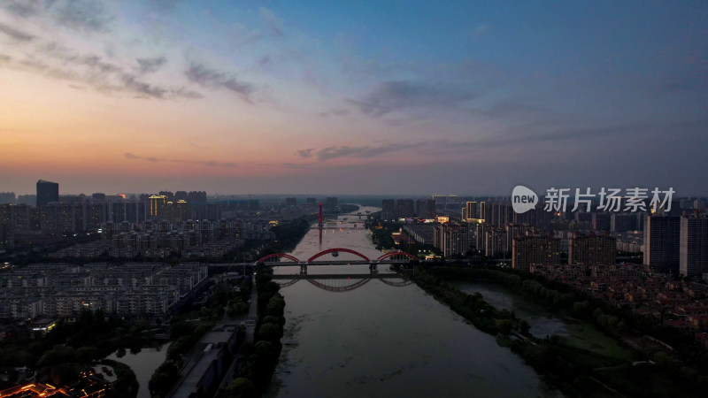 江苏宿迁城市日落晚霞夕阳西下航拍图