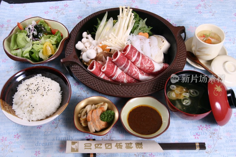 日式牛肉寿喜锅定食套餐