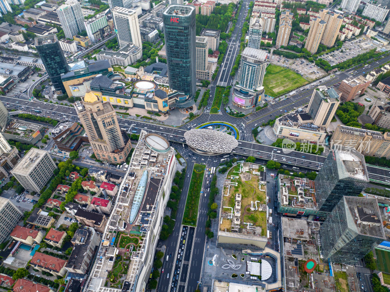 城市中心十字路口高空俯瞰全景