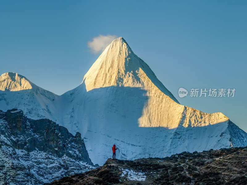 四川甘孜州稻城亚丁三神山雪山航拍