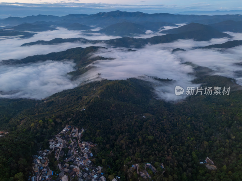 航拍景迈山云雾缭绕的村庄古寨自然风光