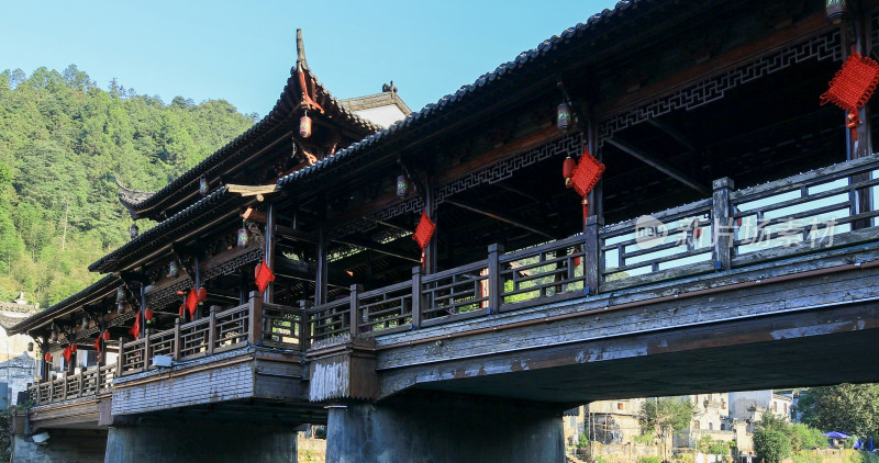 湖泊 山间 绿意 瑶里古镇 清晨 风雨桥 阳光