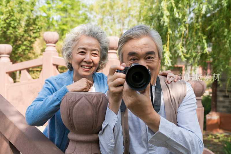 老年夫妻旅游