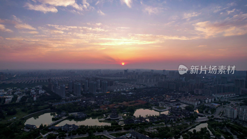 江苏宿迁城市日落晚霞夕阳西下航拍图