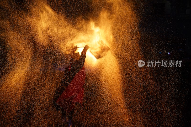 威海市环翠区栖霞街蛇年春节火壶表演