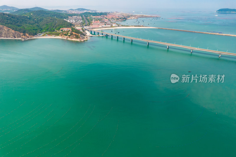 蓝色海洋大海岛屿山东长岛航拍摄影图