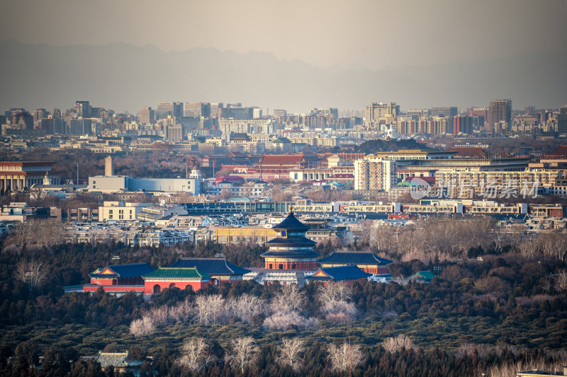 天坛古建筑与北京城市建筑的全景图