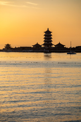 山东烟台蓬莱阁八仙过海景区海上日出景观