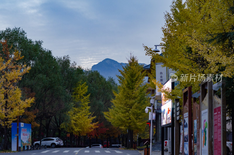 夜幕降临洛阳白云山景区