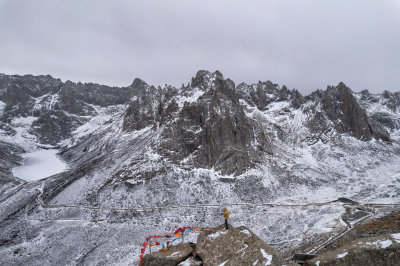 四川阿坝州莲宝叶则冬季雪山巍峨航拍