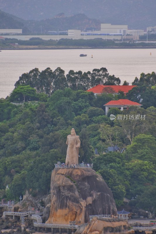 厦门鸿山公园俯瞰山海风光