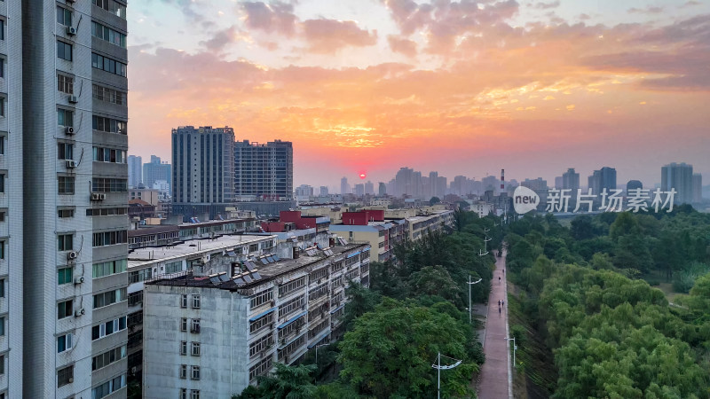 陕西宝鸡城市日出彩霞航拍图