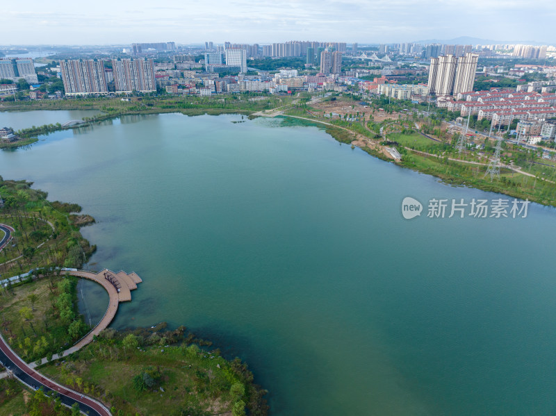 航拍清晨蓝天白云下 湖南省衡阳市酃湖公园