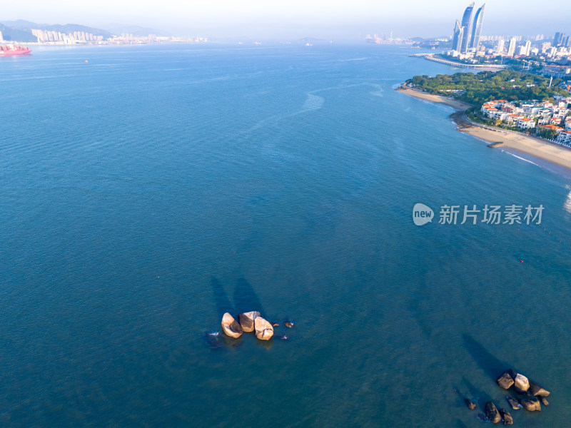 福建厦门大海城市风光航拍图