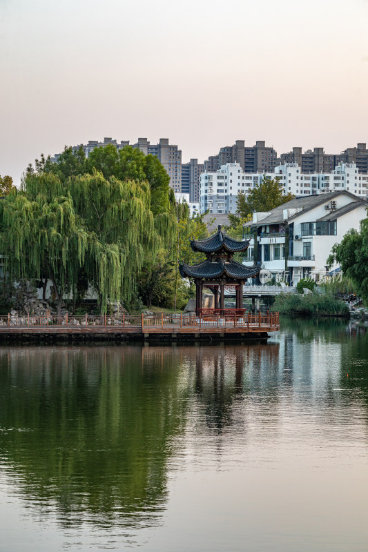 山东德州董子园风景区黄昏景点景观