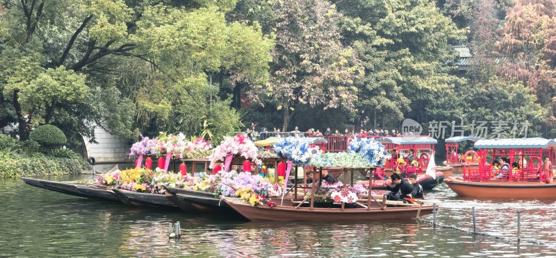 广州市荔湾湖公园水上花市花船