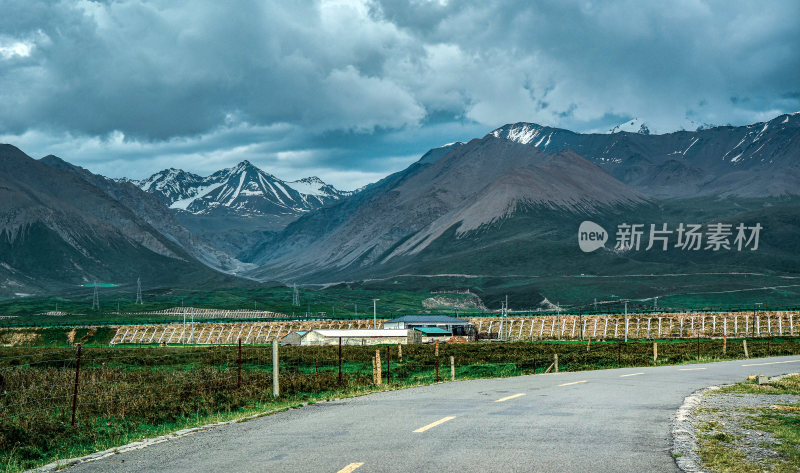 岗什卡雪山风景区