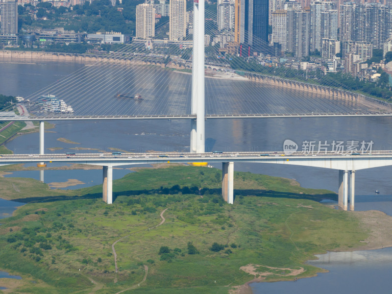 航拍重庆繁华的现代化的高楼大厦、河流桥梁