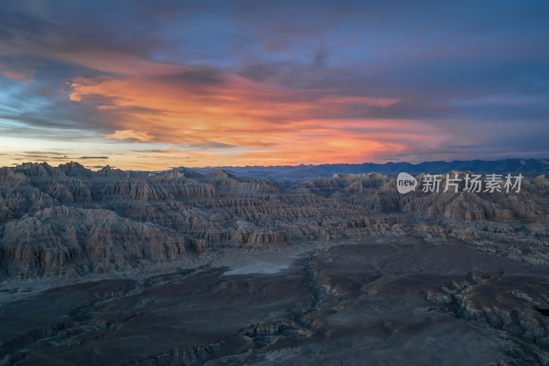 西藏阿里地区古格王朝文化遗迹日落高空航拍