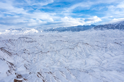 航拍甘肃张掖祁连山雪景