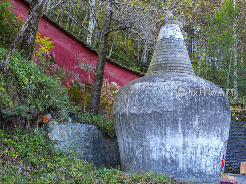 山西五台山普化寺禅院早上风景