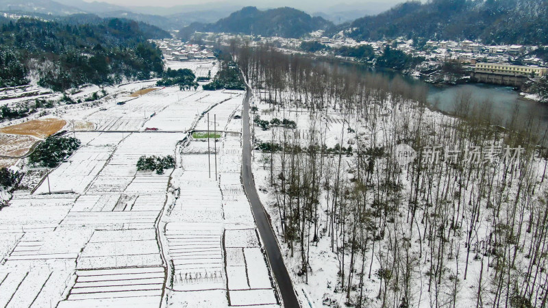 冬天农田农业种植雪景航拍图