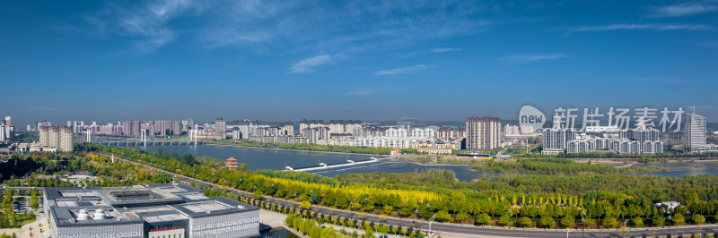 城市风景背景秋天河流建筑楼房生态人居环境