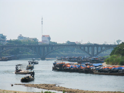 广西防城港东兴口岸与对岸的越南建筑风光