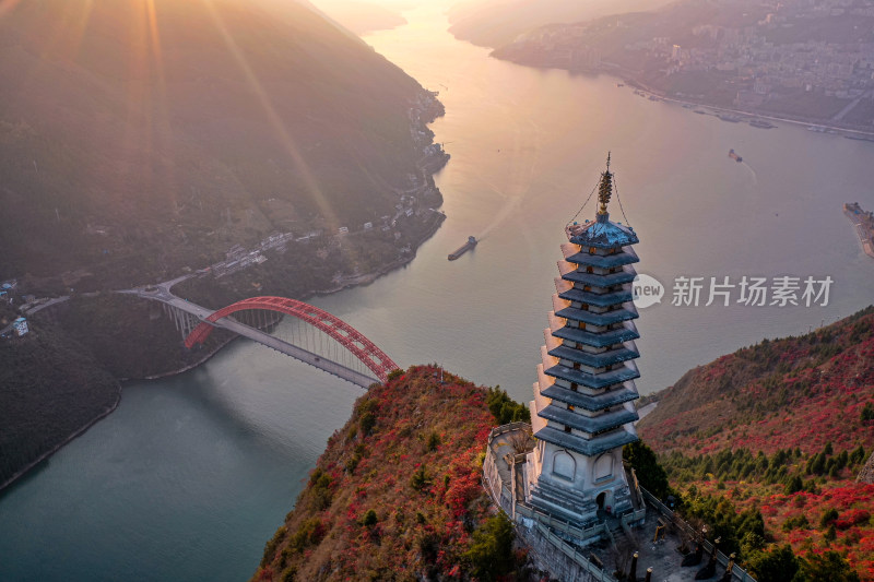 重庆巫山长江大桥与镇水塔