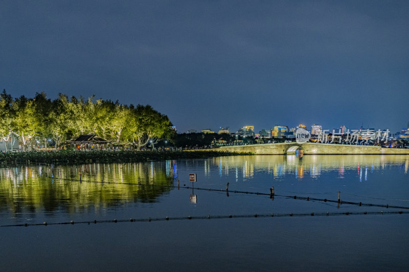 杭州西湖断桥景点夜景