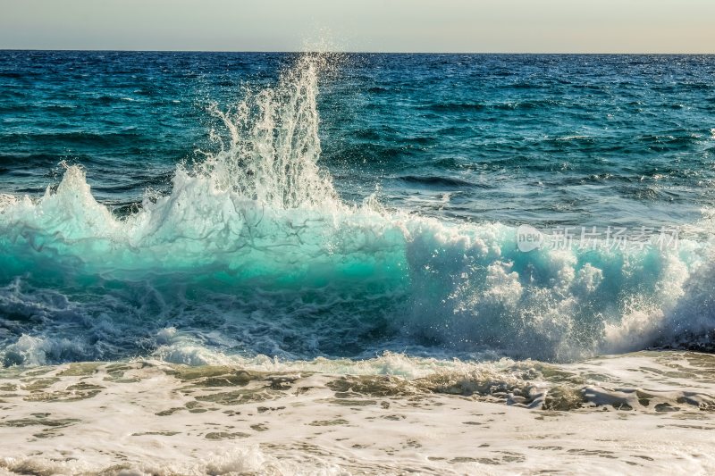 大海浪花巨浪浪潮汹涌海浪波涛汹涌