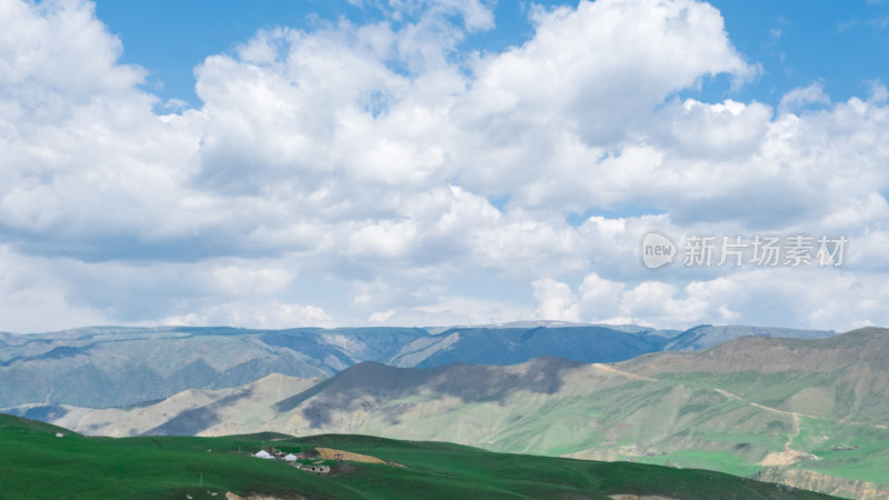 新疆琼库什台草原上的游牧聚落
