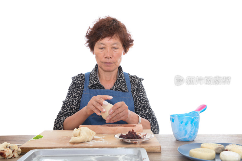 中国妈妈在制作中秋节的月饼