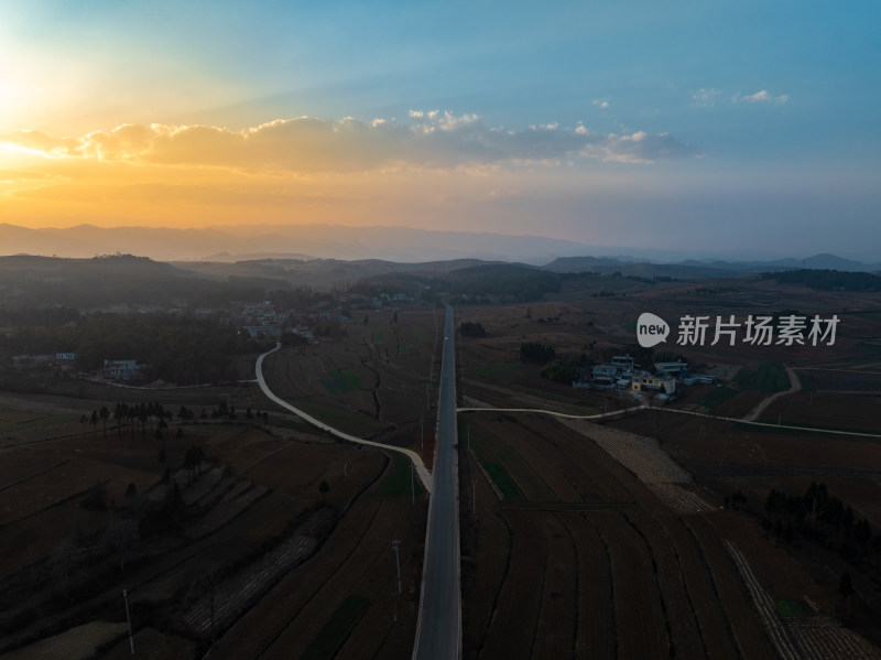 贵州高原日落时的乡村风景风光