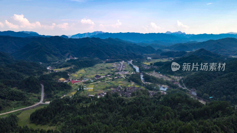 祖国壮丽山川青山蓝天白云航拍图