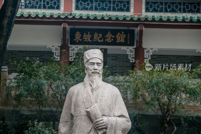 惠州西湖东坡纪念馆门前的苏轼雕像