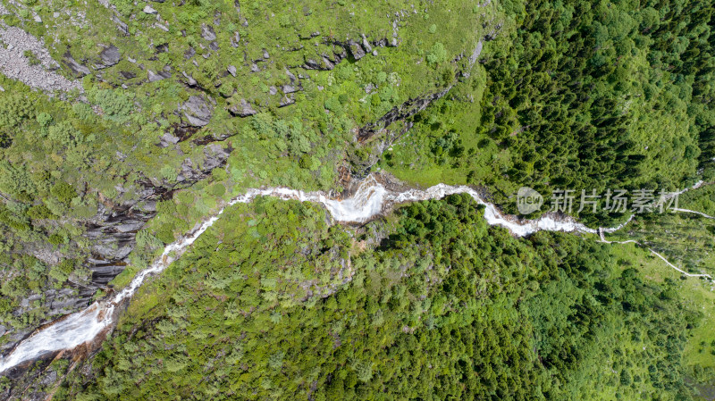 四川阿坝理县毕棚沟景区的高山瀑布