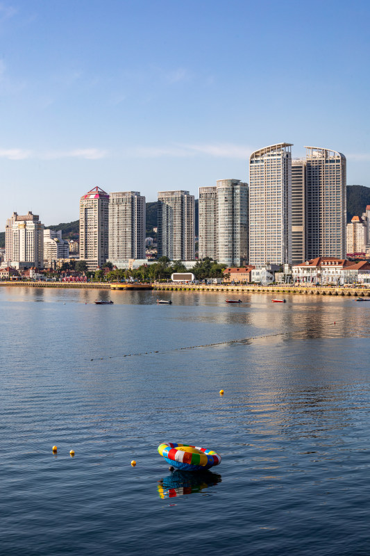 山东烟台山景区海滨风光码头建筑