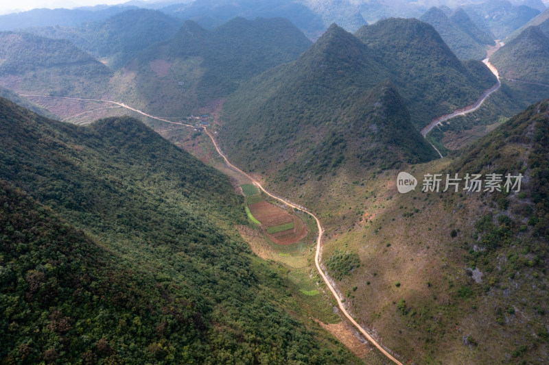 山脉 山峰 山峦 云雾缭绕的山峰