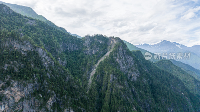 四川阿坝理县理小路自驾游沿途高山雪山