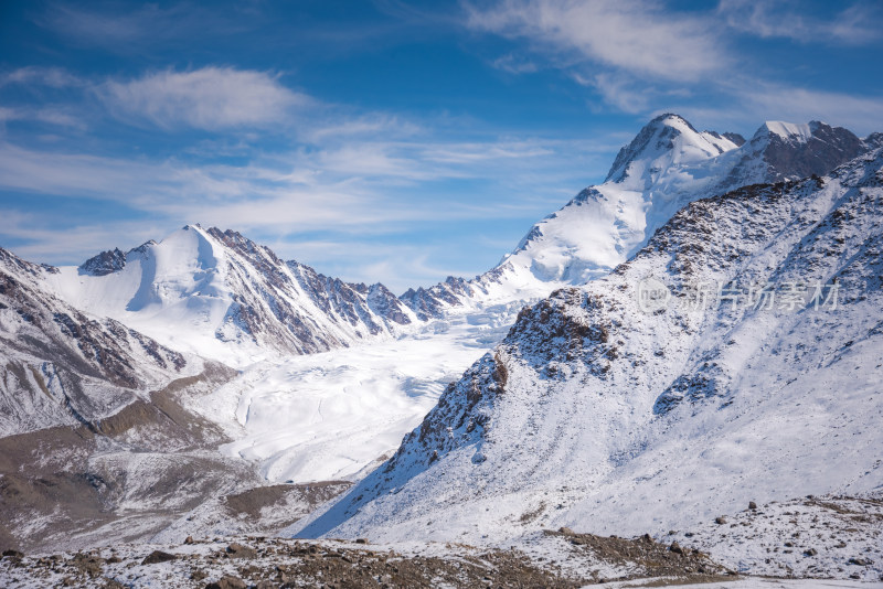 壮丽雪山天空自然风景